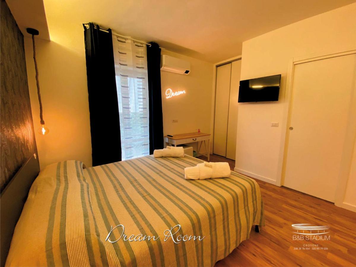 B&B Stadium Room & Suite Crotone Kültér fotó
