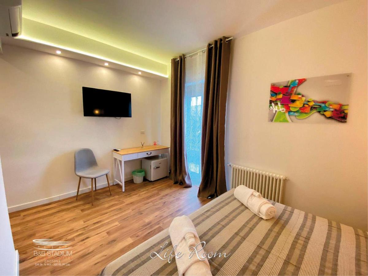 B&B Stadium Room & Suite Crotone Kültér fotó