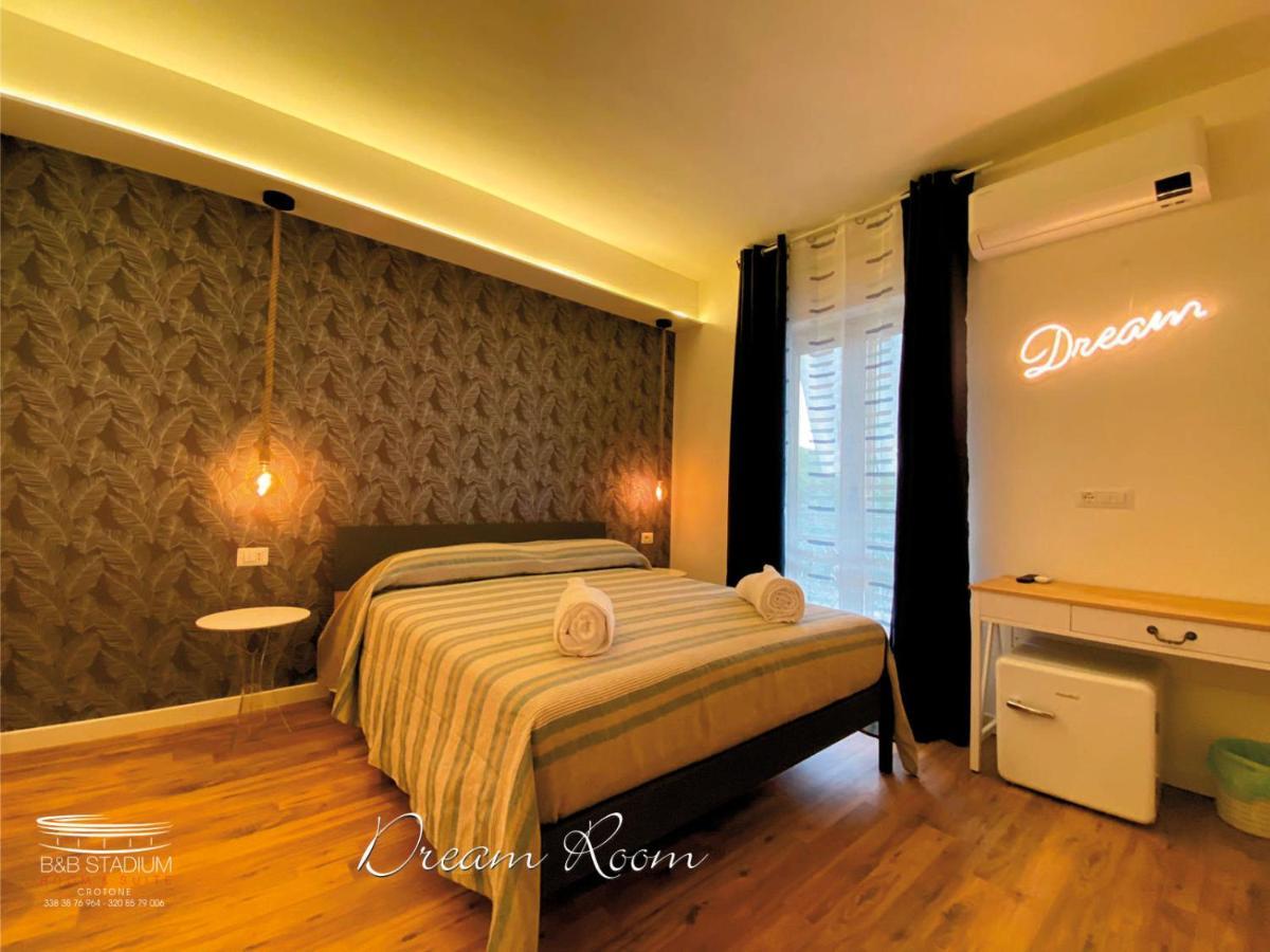 B&B Stadium Room & Suite Crotone Kültér fotó