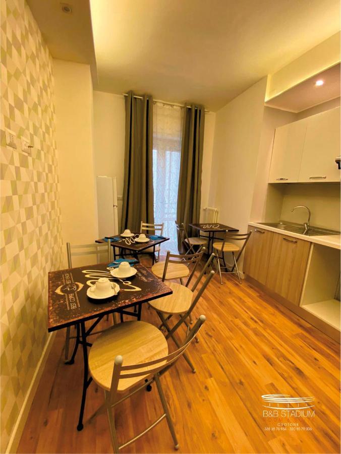 B&B Stadium Room & Suite Crotone Kültér fotó