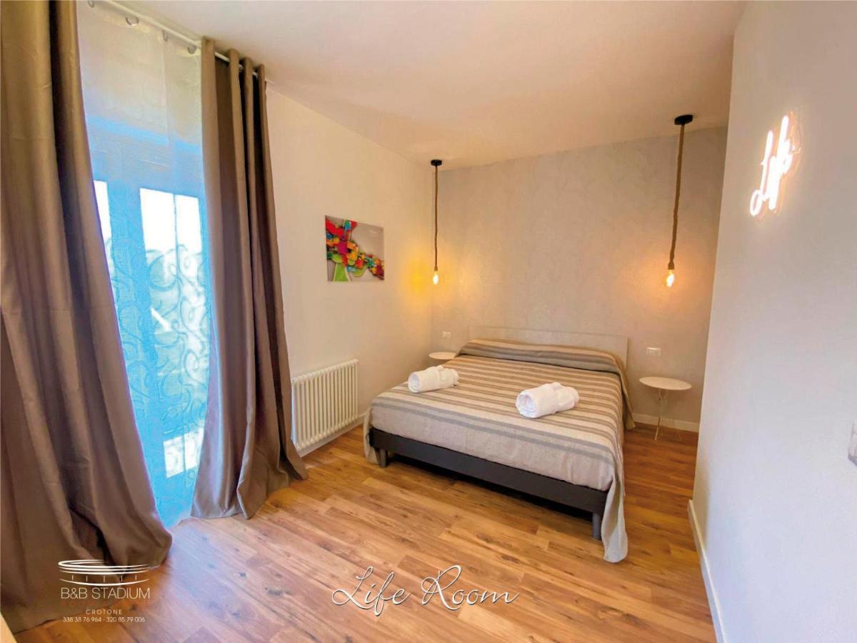 B&B Stadium Room & Suite Crotone Kültér fotó