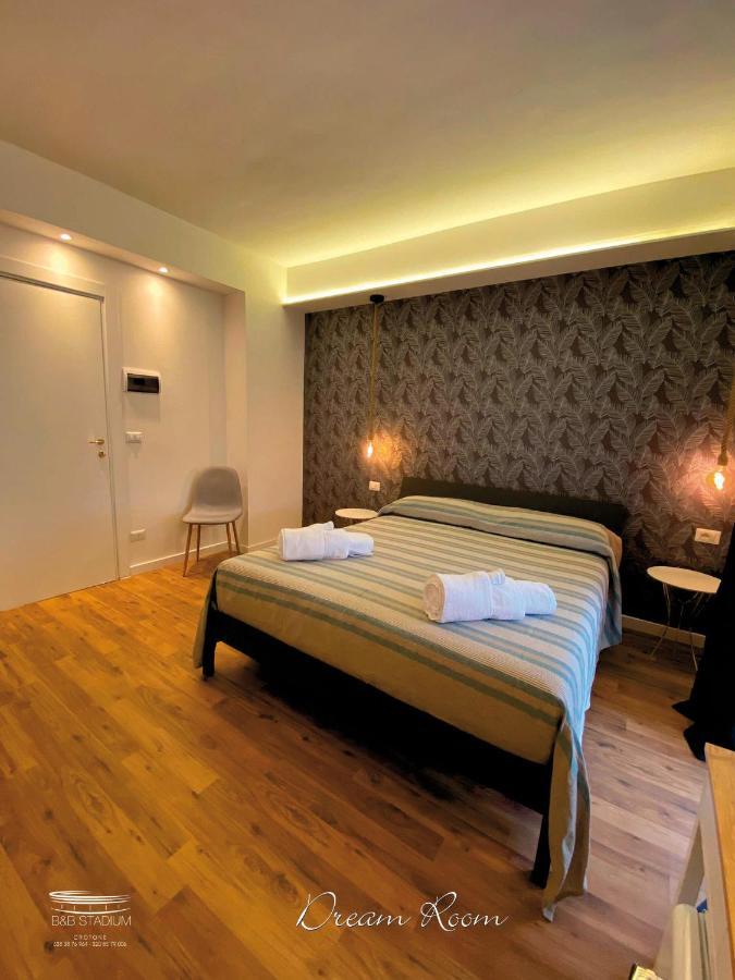 B&B Stadium Room & Suite Crotone Kültér fotó