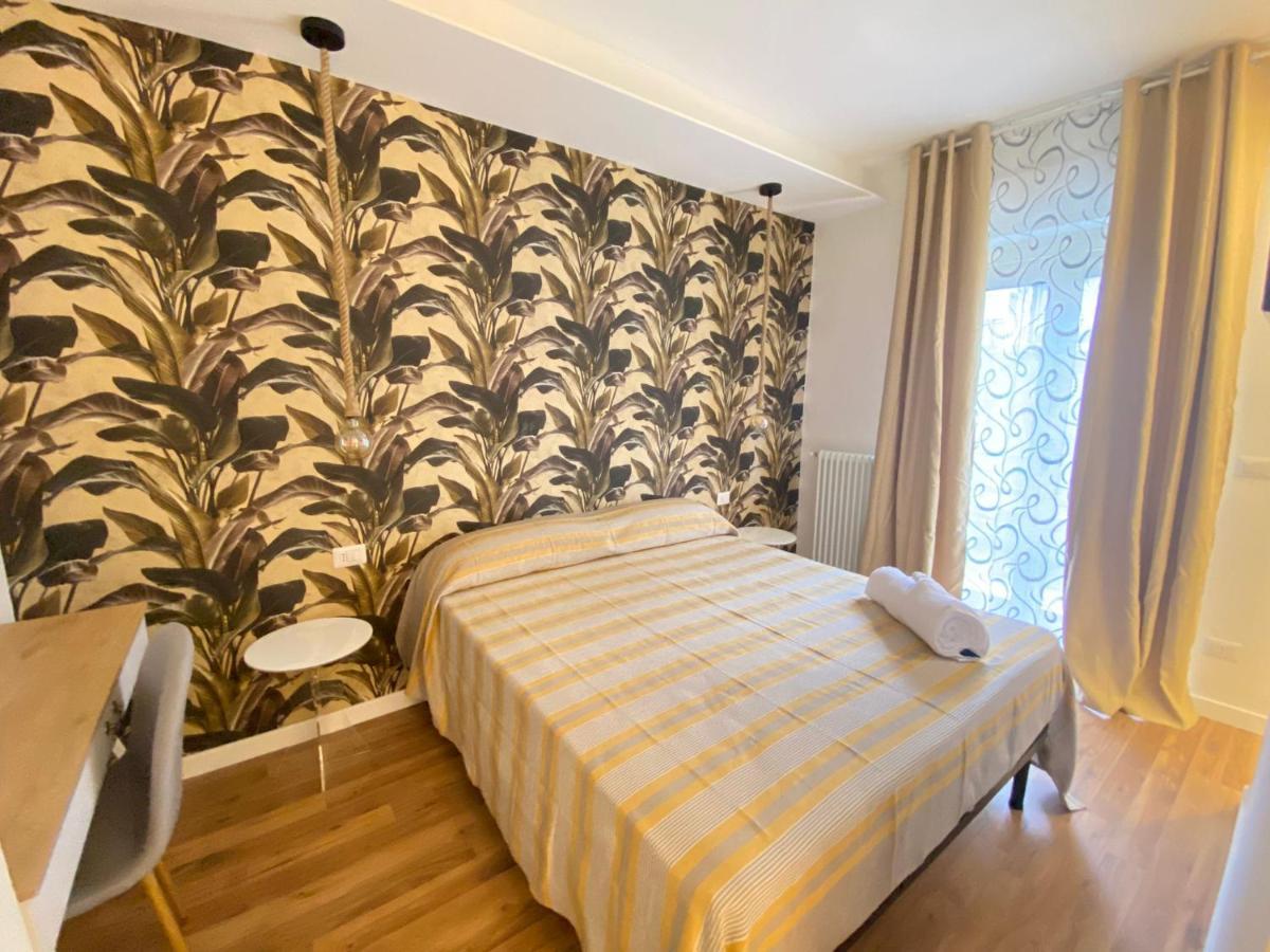 B&B Stadium Room & Suite Crotone Kültér fotó