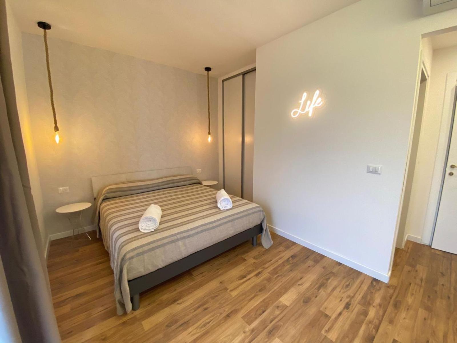 B&B Stadium Room & Suite Crotone Kültér fotó